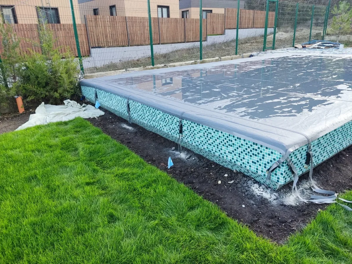 Батутное покрывало на бассейне в Твери